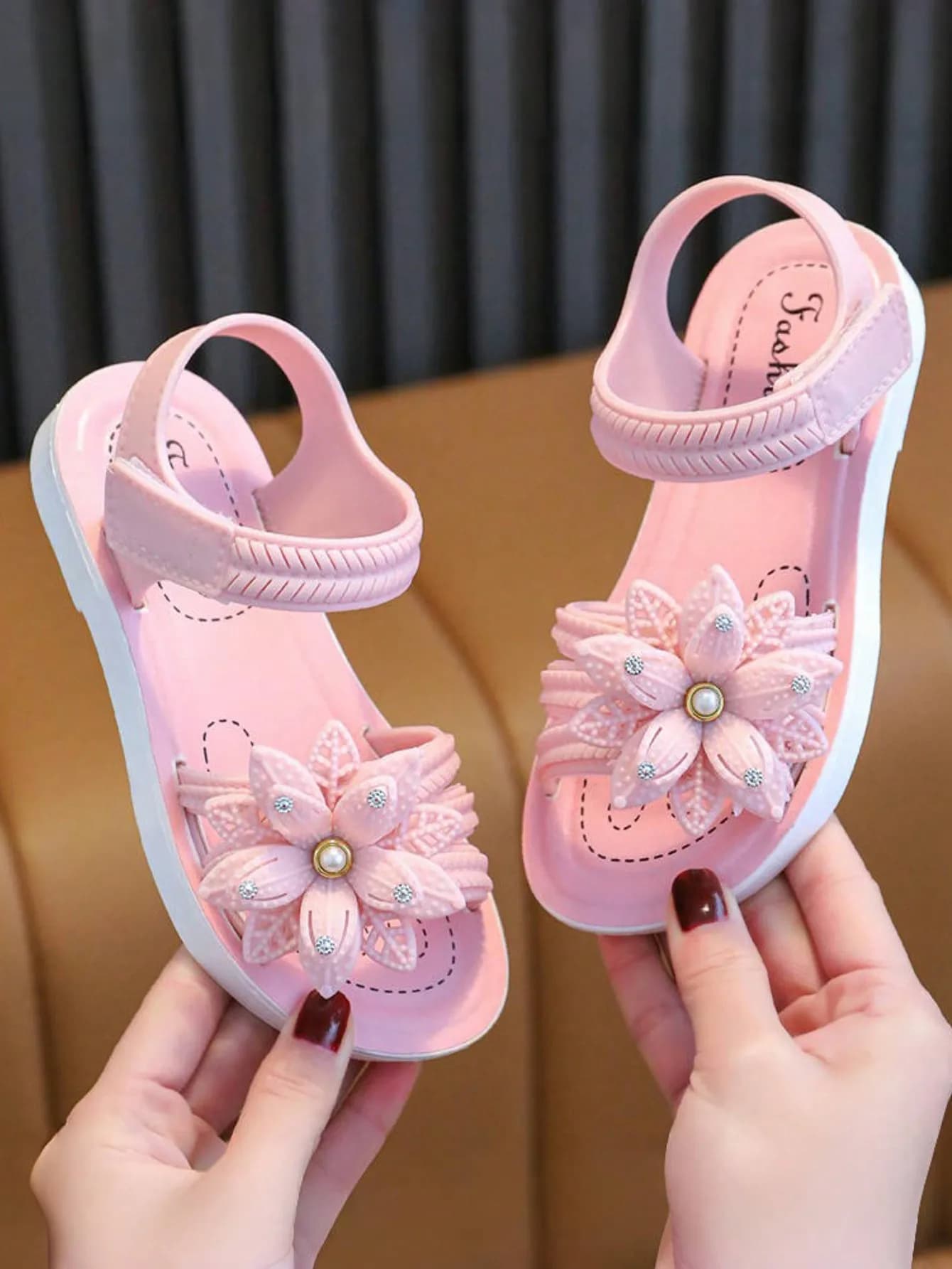 Sandali estivi antiscivolo con suola morbida per bambini, scarpe da spiaggia, scarpe da principessa, sandali da ragazza