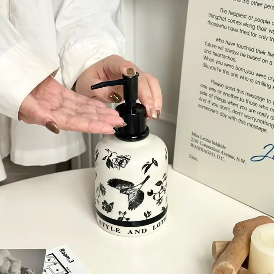 Hand Drawn Liquid Soap Dispenser Pres Separated Bottle Bathroom Accessories Ceramic Household Body Wash Shampoo Dispenser Bottle