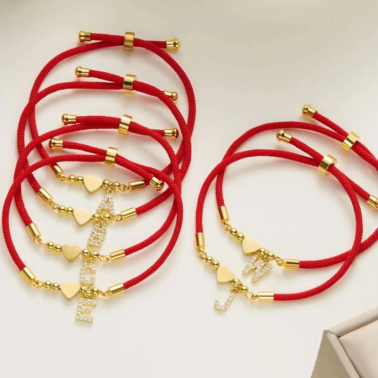 Semplice braccialetto a forma di cuore con lettera AZ in acciaio inossidabile per donna uomo Bracciale regolabile con corda rossa fortunata Nome iniziale Commercio all'ingrosso di gioielli