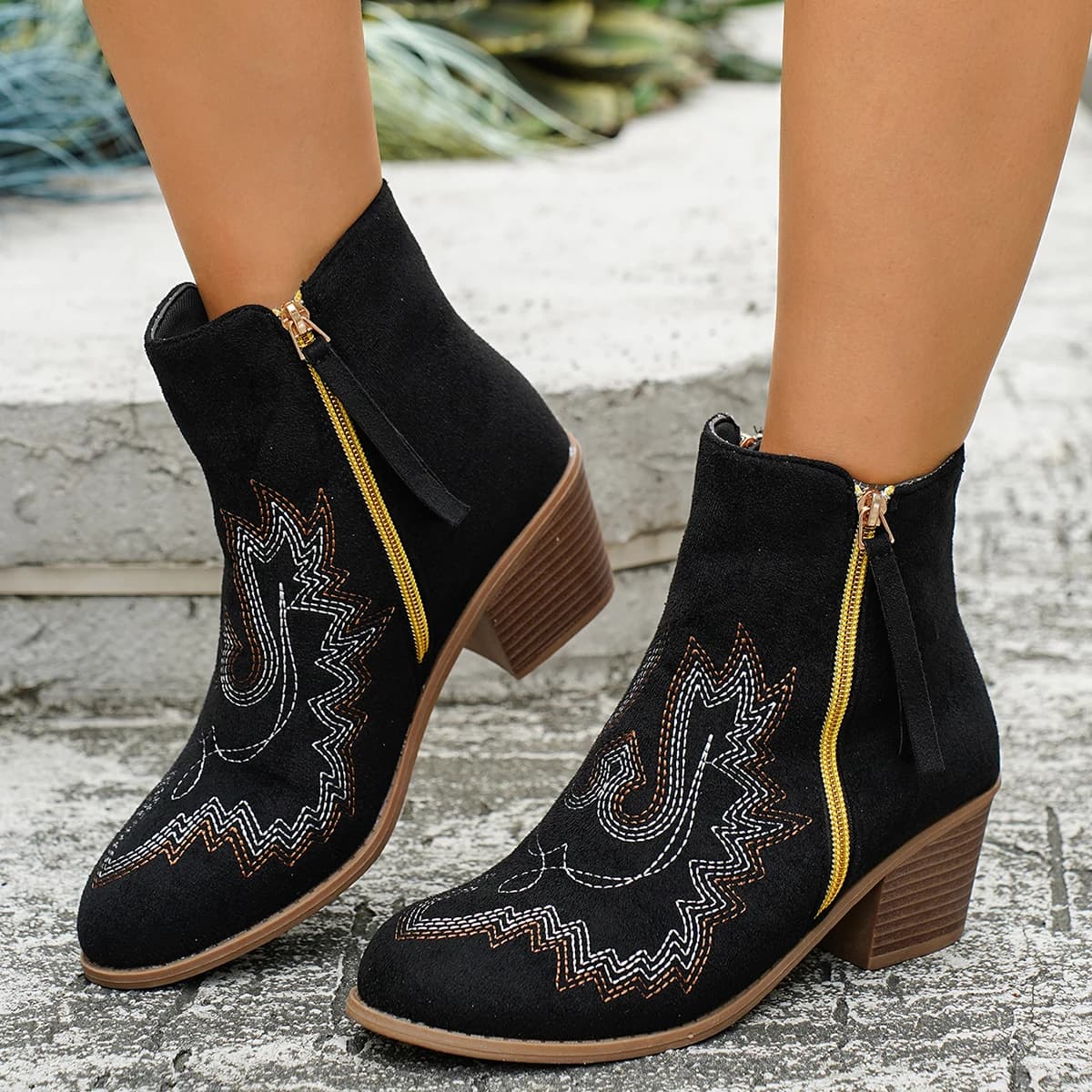 Women Boots 2026 New Cowboy Retro Leather Ankle Boots Comfortable Embroidered Spring Autumn Sexy High Short Boots Botas Mujer