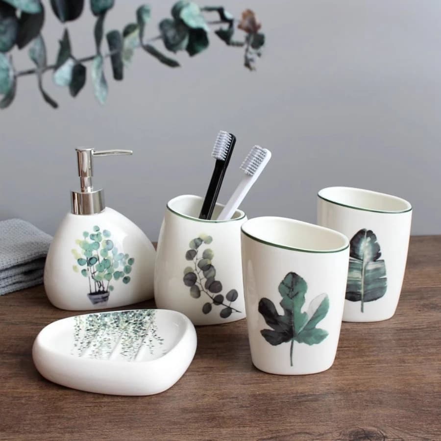 Set di accessori da bagno in ceramica bianca Strumenti per il lavaggio Dispenser di sapone Collutorio Tazza Bottiglia di lozione Portaspazzolino Vassoio portaoggetti