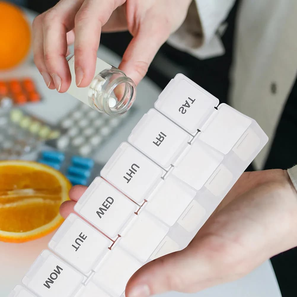 2 Pezzi Contenitore Settimanale per Medicinali a 7 Scomparti, Portapillole Portatile per Casa e Viaggio, Organizzatore per Vitamine e Integratori