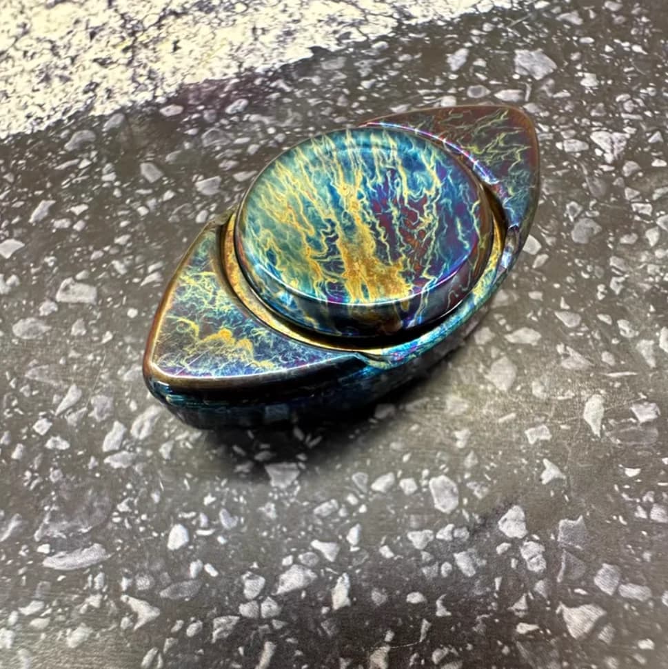 Giocattolo di decompressione Fidget Spinner Titanium Storm usato EDC