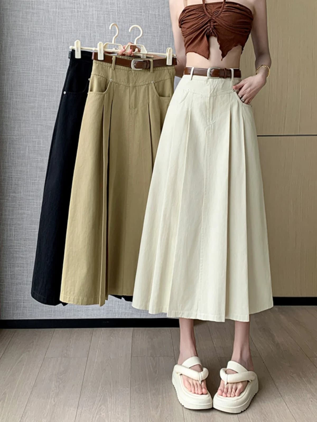 Gonna midi a vita alta da donna, modello A-line, nuova collezione estiva, in denim plissettato svasato, che nasconde i fianchi e snellisce, in cotone