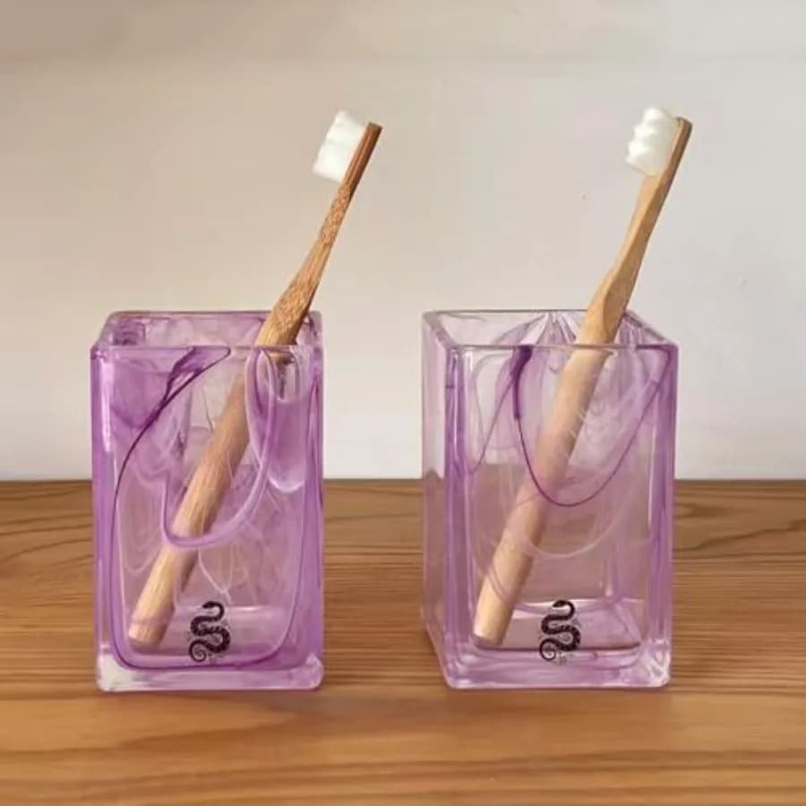 Set di 2 Pezzi: Bicchiere Rettangolare in Vetro con Effetto Nebuloso Viola e Bianco, Portaspazzolino e Tazza per Bagno