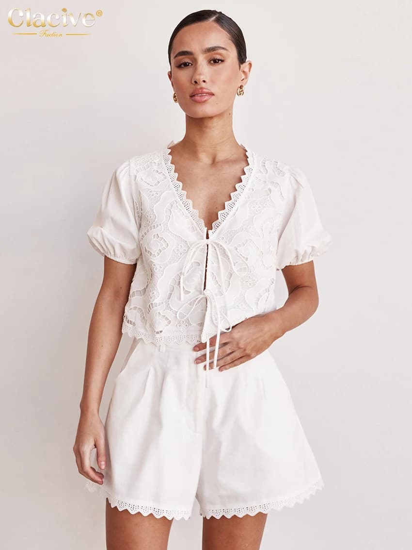 Clacive Set da 2 pezzi in cotone bianco allentato sexy Abito da donna 2025 Camicia estiva a maniche corte con pantaloncini a vita alta Set streetwear