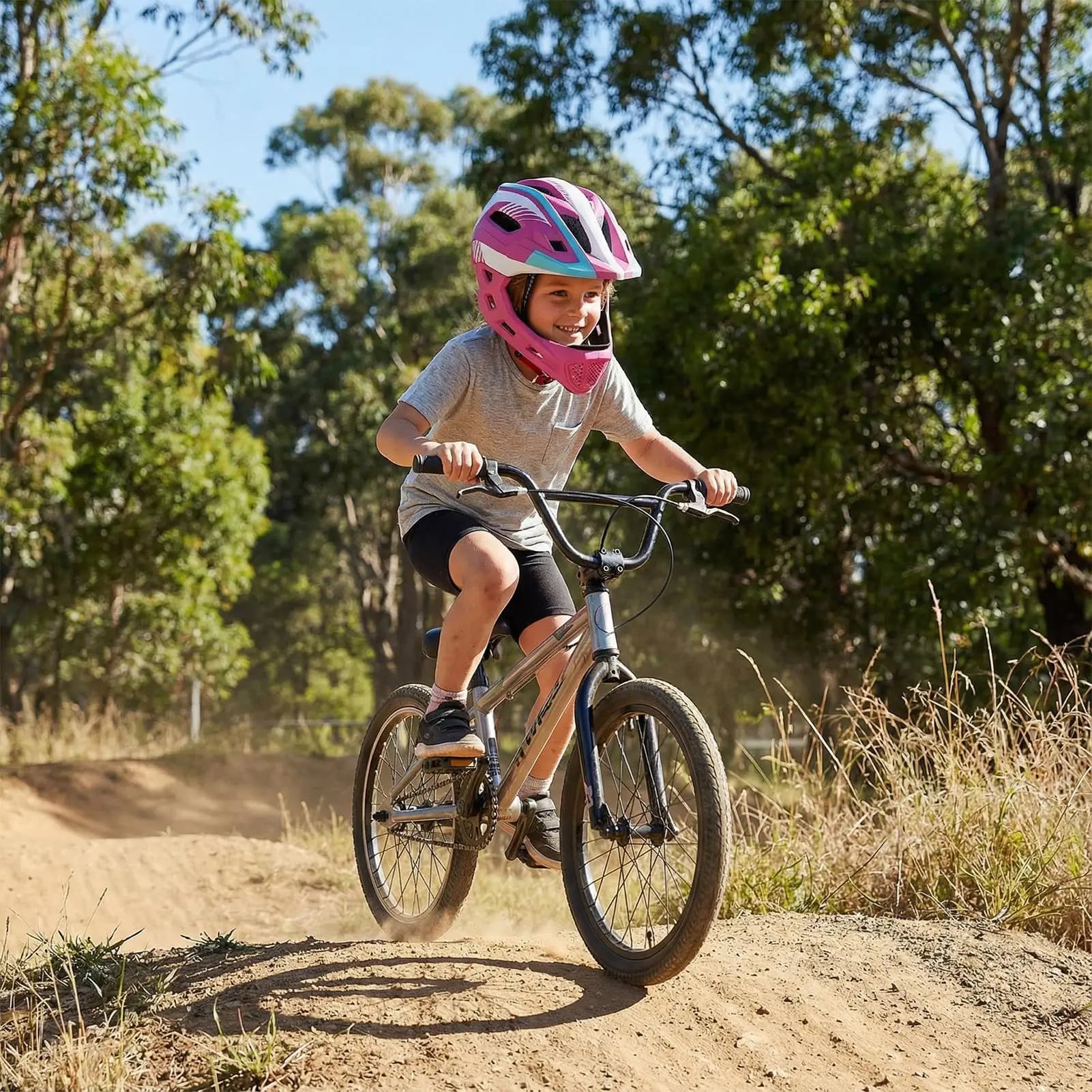 Children's Integral Bike Helmet Protective Supplies for the head Children's Motorcycle Helmet Girls Young Cycling Skateboard