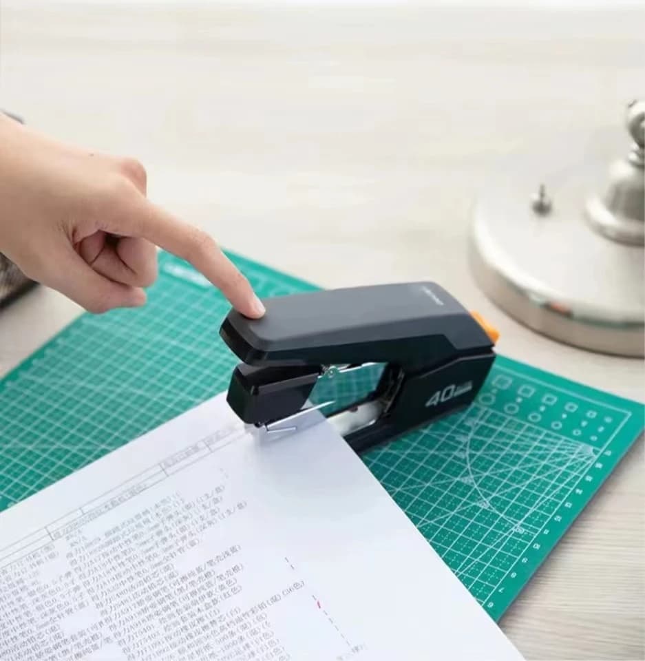 Cucitrice da Scrivania Ergonomica per Uso Intensivo, Capacità 40 Fogli, Cucitura Senza Sforzo con Un Dito, Caricamento Facile, Cucitrice da Ufficio