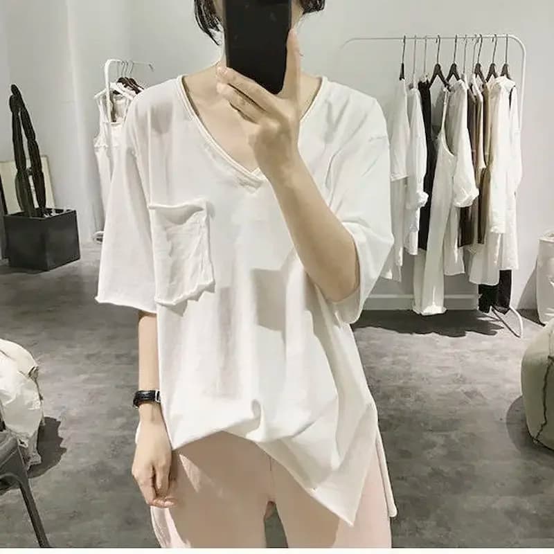 T-shirt da donna T-shirt con spacco alla moda estiva T-shirt casual allentate sottili a maniche corte T-shirt lunghe coreane con bordo arrotolato davanti corto dietro