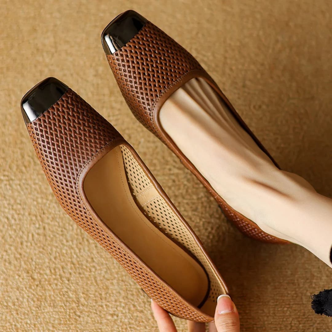 Strong cuts 34-41 décolleté breathable summer slip-on in sheepskin carved by woman metal tip cat heel 3 cm elegant shoes with women's heel