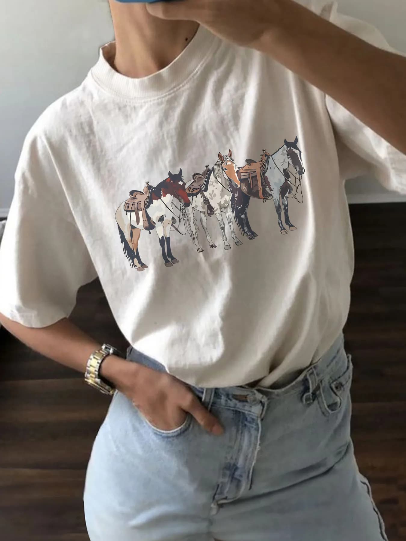 T-shirt girocollo a maniche corte con stampa cavallo T-shirt girocollo a maniche corte
