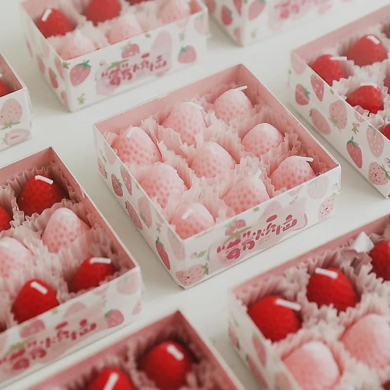 Set di 4/6/9 Candele Profumate a Forma di Fragola in Confezione Regalo, Candele Aromaterapiche Realistiche Fatte a Mano, Mini Candele per Decorazione Casa e Regali