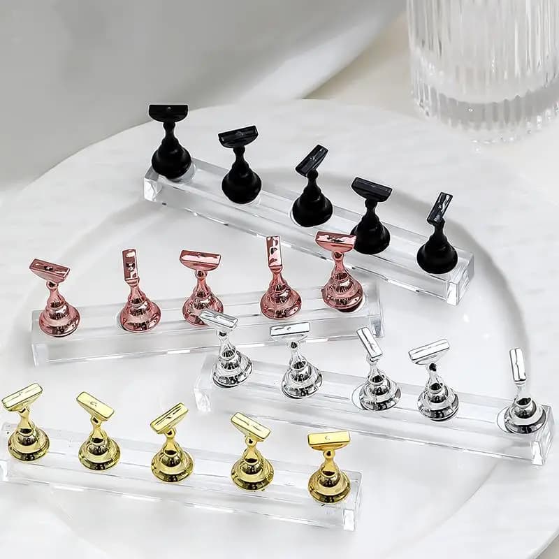 1 Set Chess Nail Display Acrylic Nail Display Stand Tips Holder Magnetic Nail Practice Stand Fingernail DIY Nail Stand Tool
