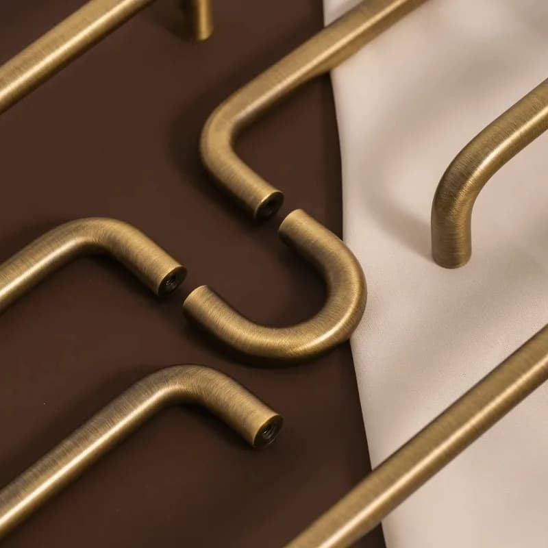 Maniglia per mobili in ottone spazzolato antico a forma di U Manopola per cassetto in ottone massiccio in bronzo Armadio moderno semplice Armadio da cucina Maniglia lunga