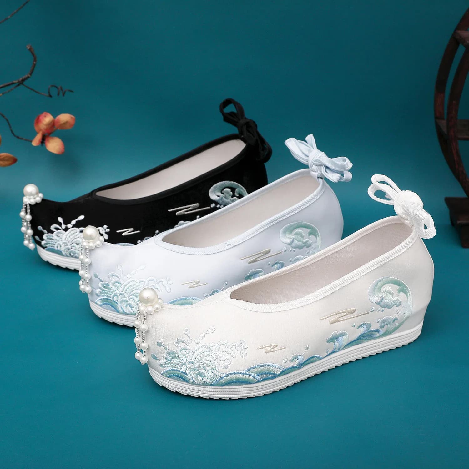 Onde Hanfu Scarpe femminili ricamate in costume antico Studenti Scarpe da sposa tradizionali cinesi per donne