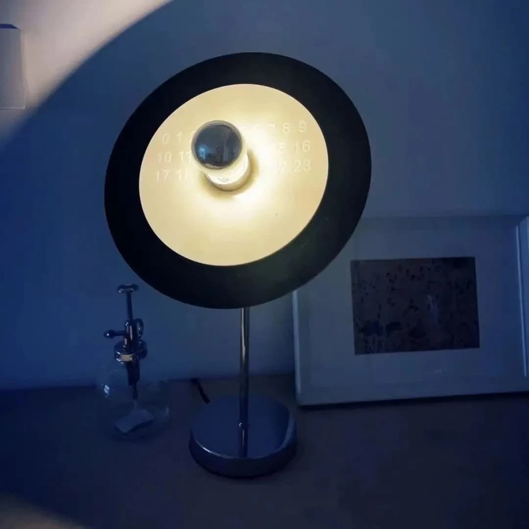 Lampada da scrivania da tavolo famosa in stile italiano di lusso Internet Lampada da atmosfera creativa per camera da letto Bauhaus fai-da-te
