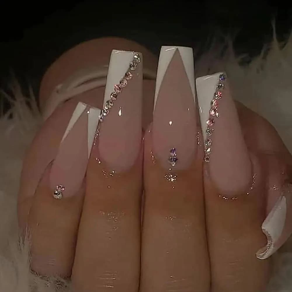 Nuovi Adesivi per Unghie Finte Minimaliste 2026, Stile Francese Bianco, 24 Pezzi, Nail Art Fatta a Mano Indossabile