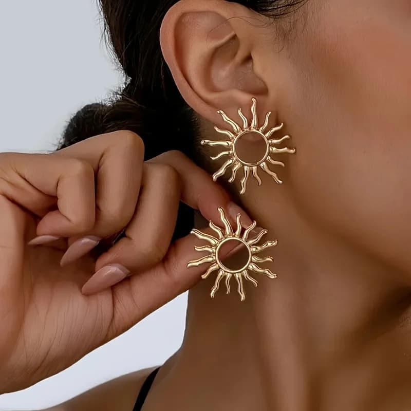 1 Pair of Hollow Sunflower Bohemian Style Chic Stud Earrings, Elegant And Simple Style, Suitable for Women'S Daily Leisure And Holiday Decoration