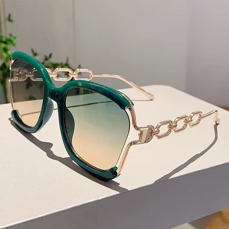 Nuovi Occhiali Chic Quadrati alla Moda, Lenti Sfumate, Catena Staccabile con Perle Finte - Trendy, Eleganti per Streetwear e Accessorio per Feste
