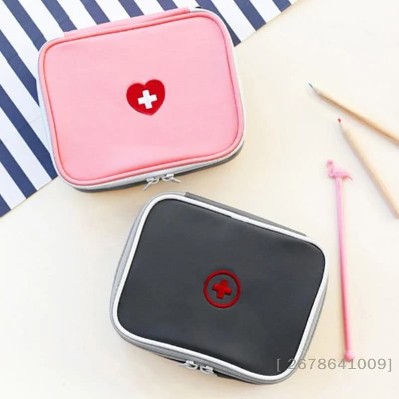 Borsa di pronto soccorso in stile coreano con motivo a cuore carino Mini kit di emergenza Borsa per medicinali da viaggio per il trasporto quotidiano e all'aperto