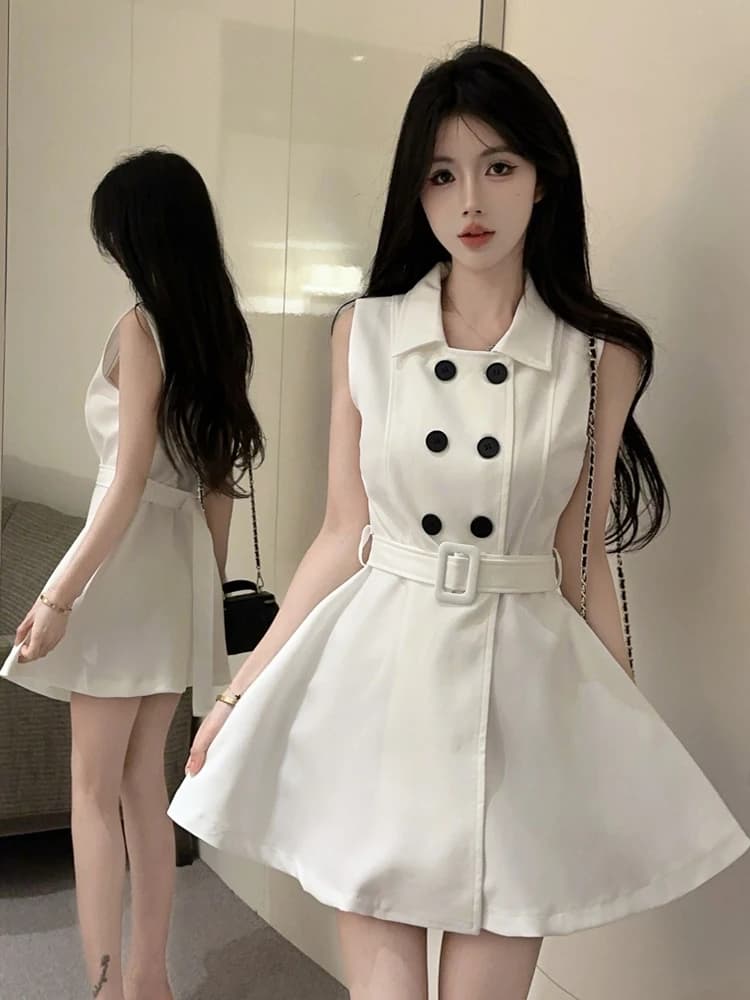 Retro Chic Waist-Cinching Sleeveless Collar Dress Double-Buttoned Short Skirt Crisp Texture A-Line Dress for Young Women