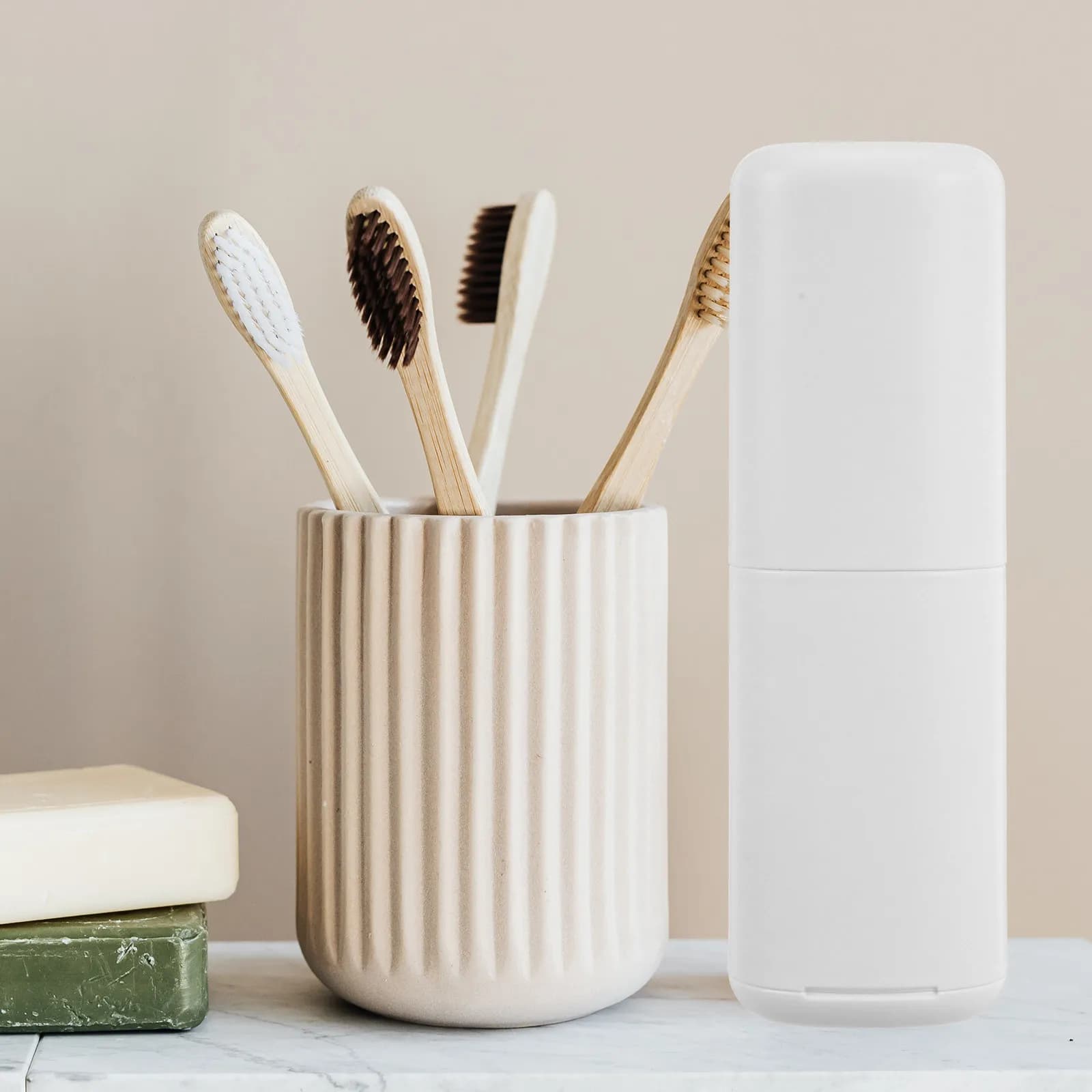Portable Travel Toothbrush Storage Box Sleek White Plastic Toothpaste Holder Removable Cap Rinse Cup for Camping Gym Hotel Trips