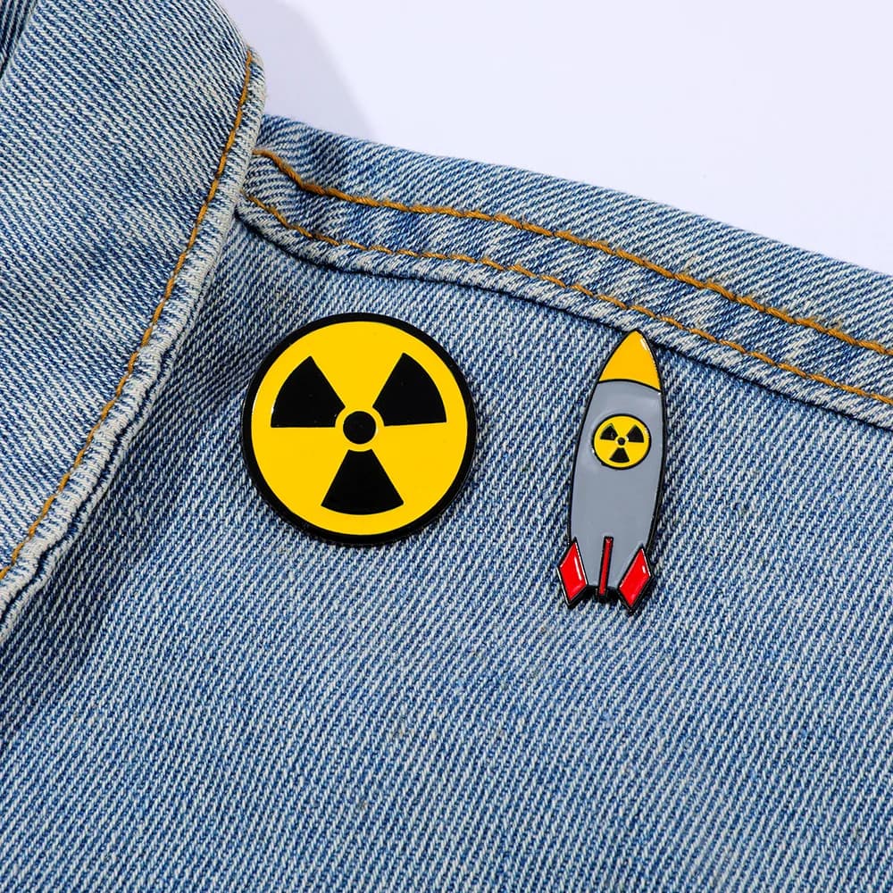 Radioactive Spill Cartoon Radiation signal Chemical element Metal badge Small gift Wholesale hat pins for backpacks Backpack