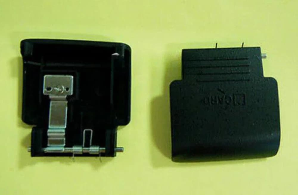1 pz Nuovo nero SD slot per scheda di memoria coperchio coperchio porta con parti a molla in metallo per Nikon D3100 SLR accessori di riparazione della fotocamera