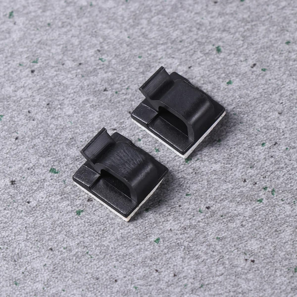 100 Pezzi Clip Autoadesive per Cavi, Morsetti Rettangolari in Plastica Nera, Organizzatori per Cavi, Fascette per Casa e Ufficio