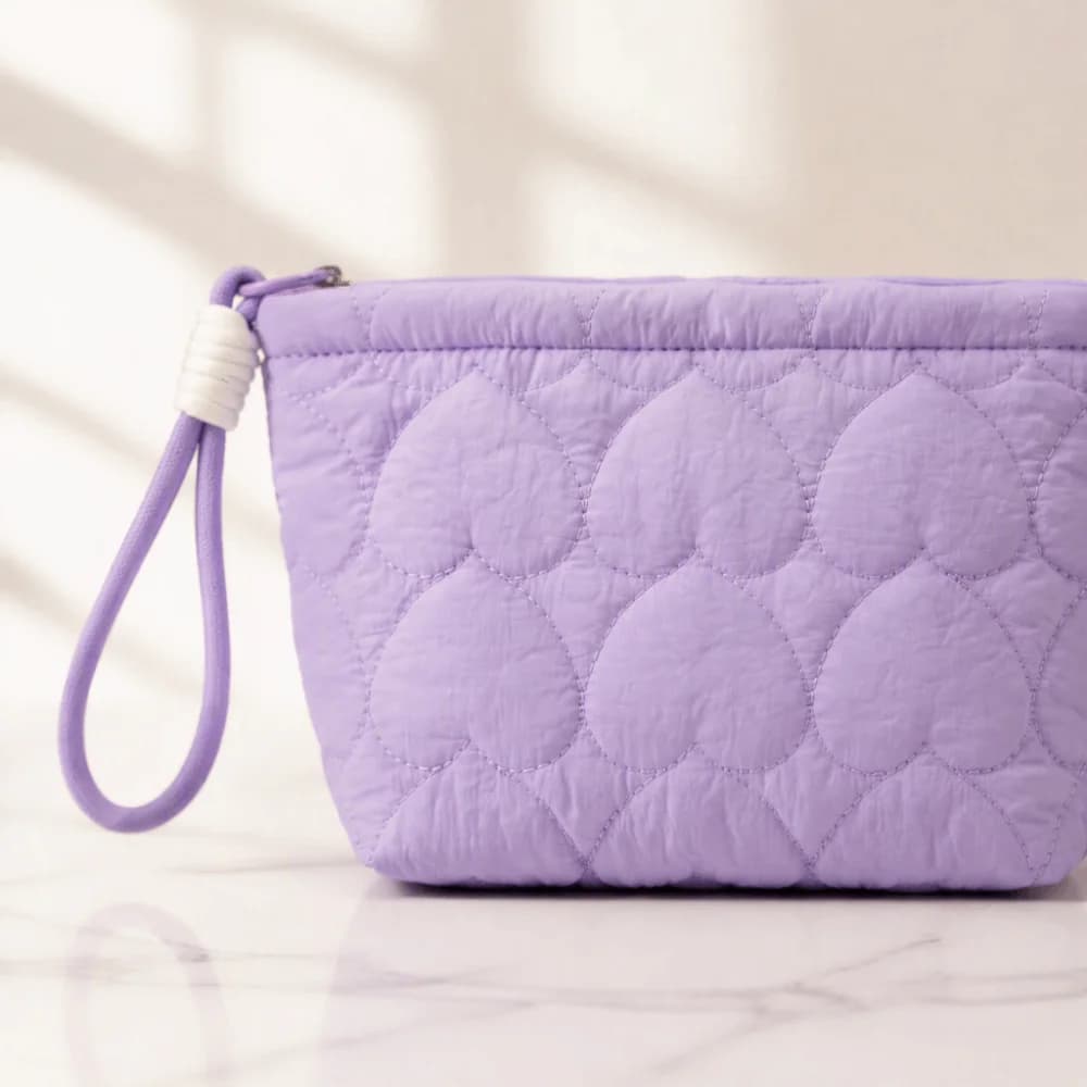 Large Capacity Cosmetic Bag Soft Inner Lining Heart Quilted Makeup Storage Bag with Lanyard Portable Daily Toiletry Bag Travel