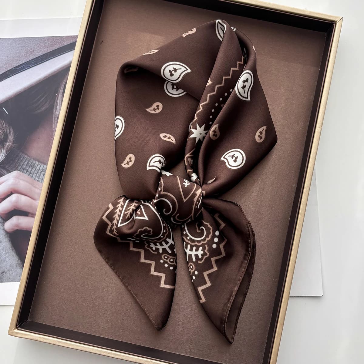 A new classic women's square scarf with leopard print, small simple and versatile high quality, decorative and multifunctional silk scarf.