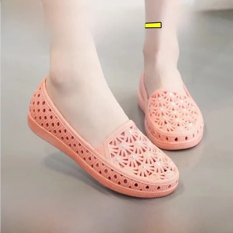 Women's Summer Plastic Sandals Breathable Hollow out Mesh Slip-On Flat Soft Sole Clog Shoes Anti-Slip Comfortable Footwear