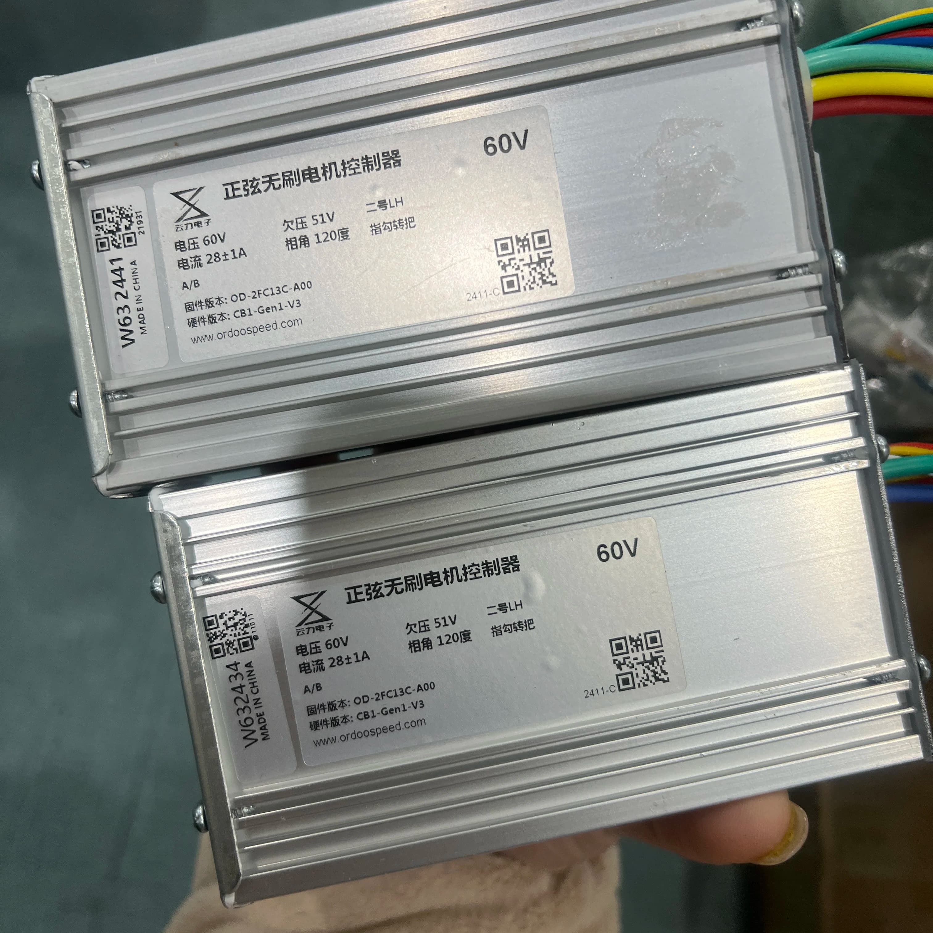 Yunli 60V Scooter Elettrico Parte 60V 28A Set Controller Sinusoidale Ware Scooter Kit Controller Con LH-100 Dito Acceleratore Display LCD