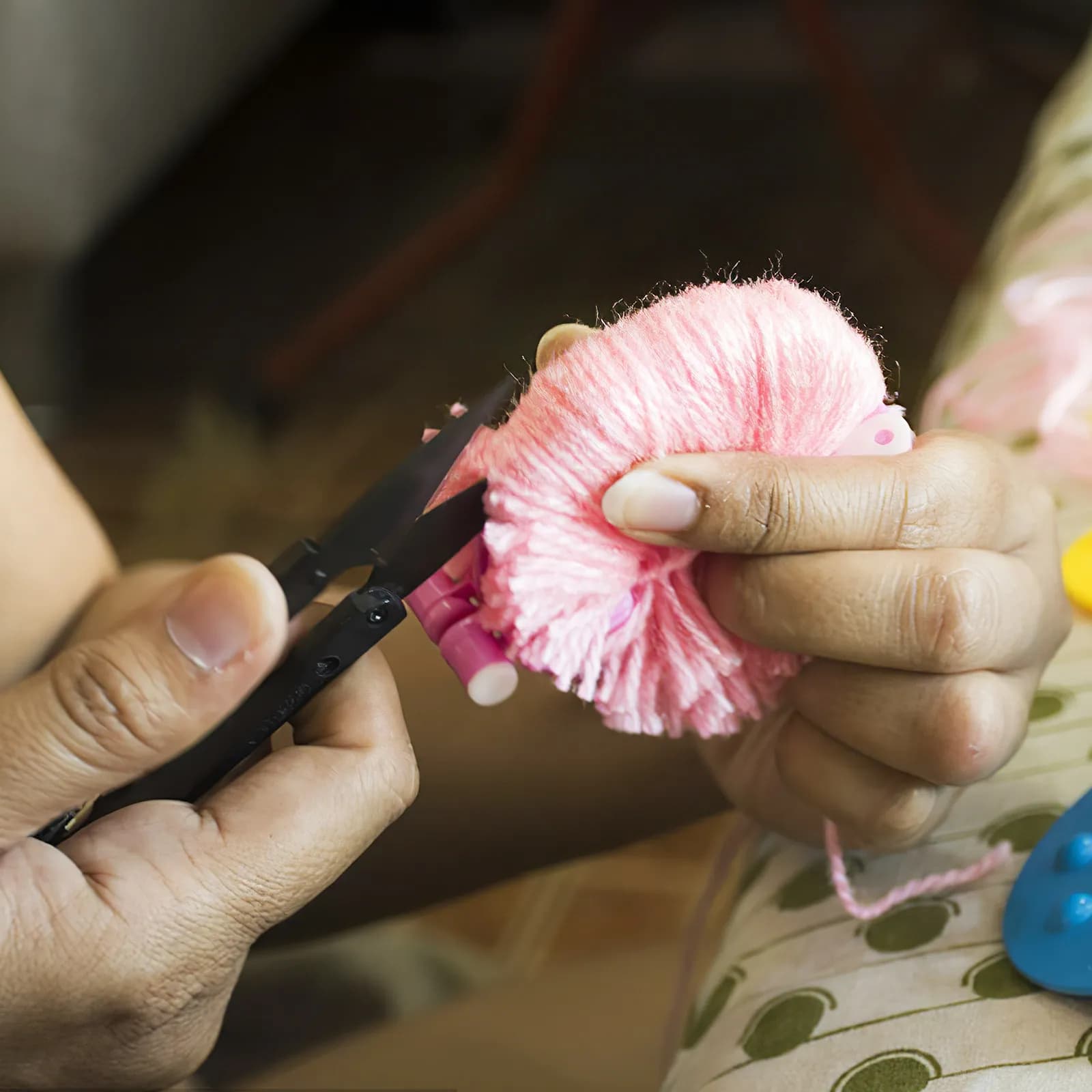 Set di 8 Attrezzi per Creare Pompon in Plastica, Strumenti Fai-da-Te per Lana e Filati, Varie Dimensioni, Facili da Usare, per Bambini e Adulti, Accessori per Lavori a Maglia e Uncinetto