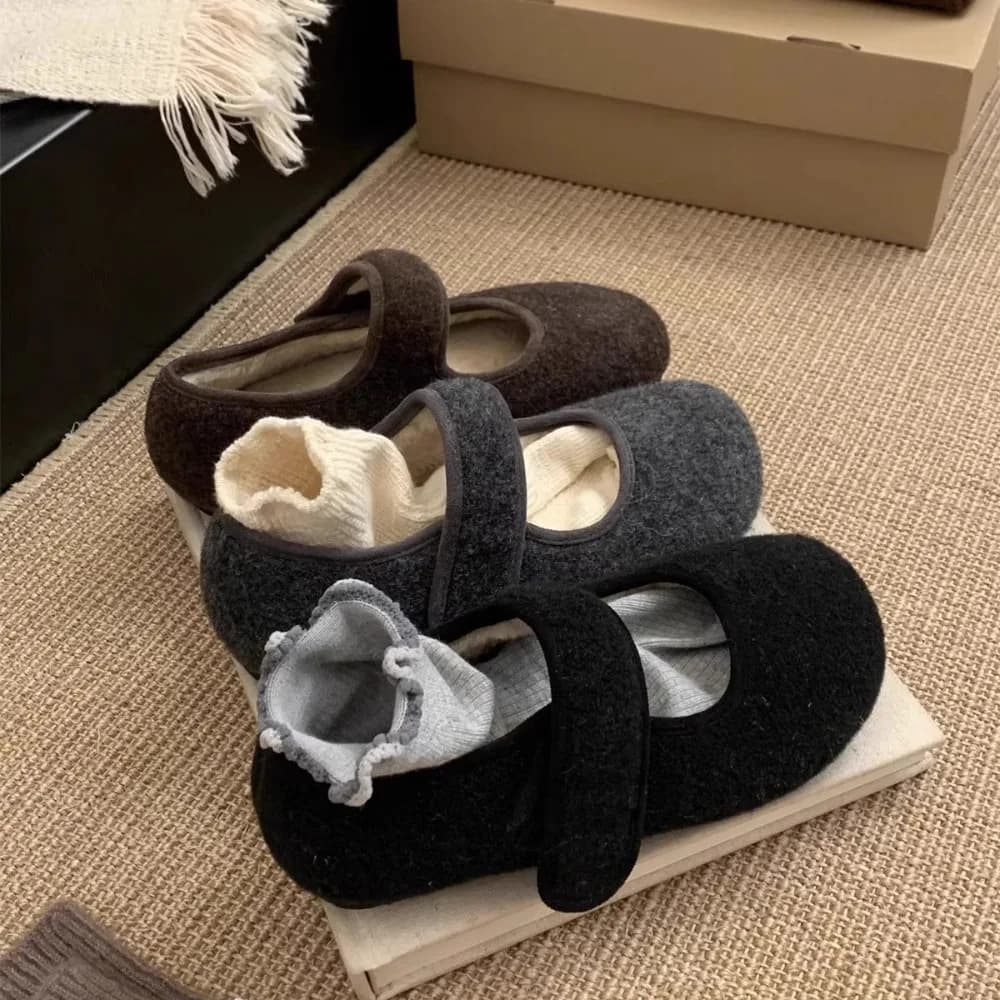 Women's Retro Mary Jane Flats Soft Velour Material Comfortable Round-Toe Walking Shoes Vintage Velcro Casual Loafers 2026