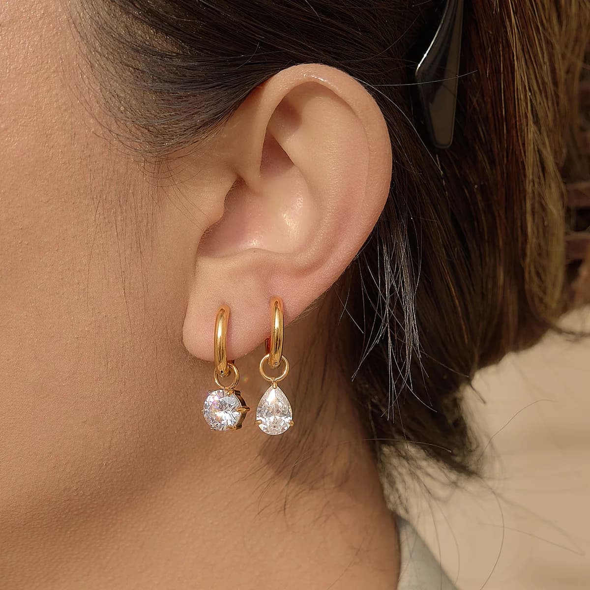 Orecchini Pendenti Classici in Acciaio Inossidabile con Zirconia Cubica, Placcati in Oro e Platino PVD, Gioielli Delicati e Chic, Regalo Consigliato