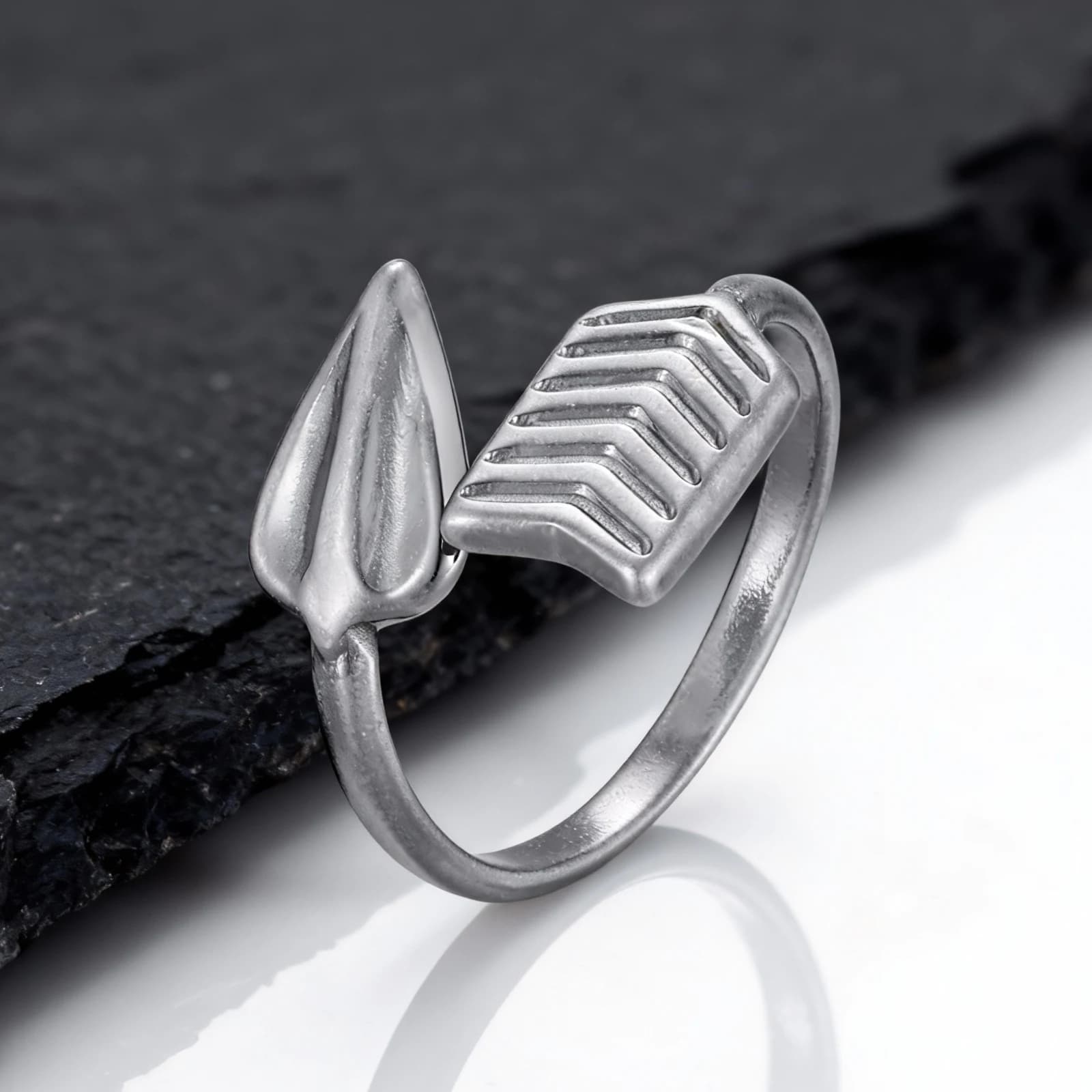 Anello freccia creativo vintage per uomo, nuovo anello aperto con freccia in acciaio inossidabile, regalo di gioielli punk di moda