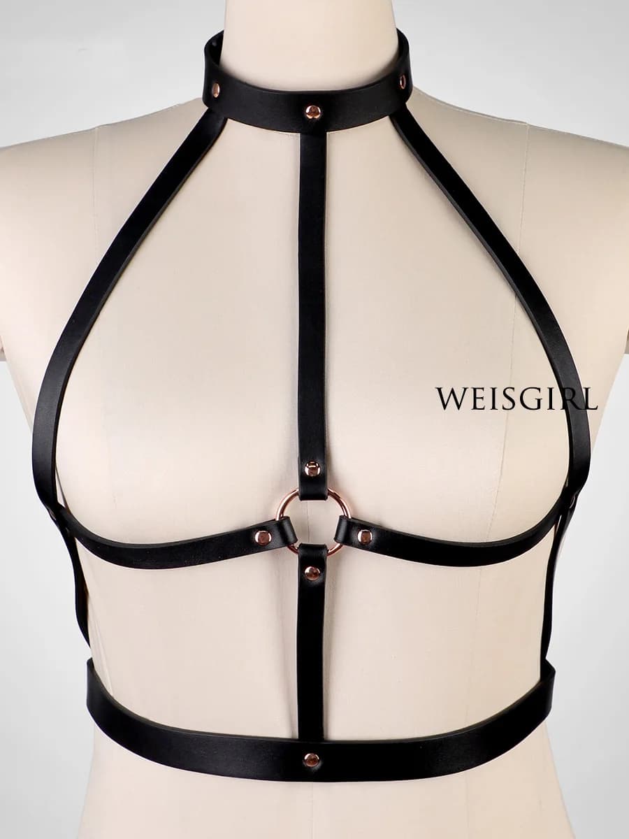 Accessori per Biancheria Intima in Stile Gotico: Cintura in Pelle con Anello Metallico e Dettagli Traforati, Lingerie Trendy per Donna