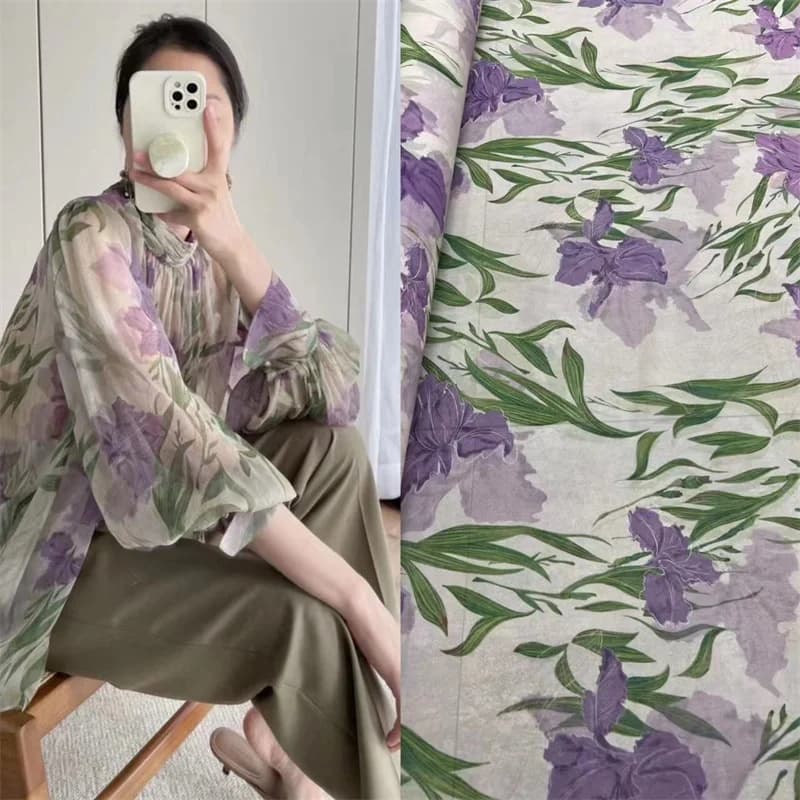 Tessuto di seta georgette con stampa iris viola serie Haute Couture 03, tessuto per abiti a pendolo temperamento