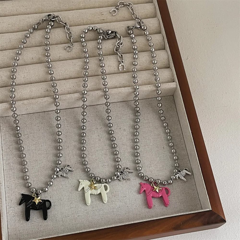LATS Bianco Nero Verde Blu Rosa Colore Smalto Colt Cavallo Collane con ciondolo per donna Girocolli a catena con perline in lega placcata argento