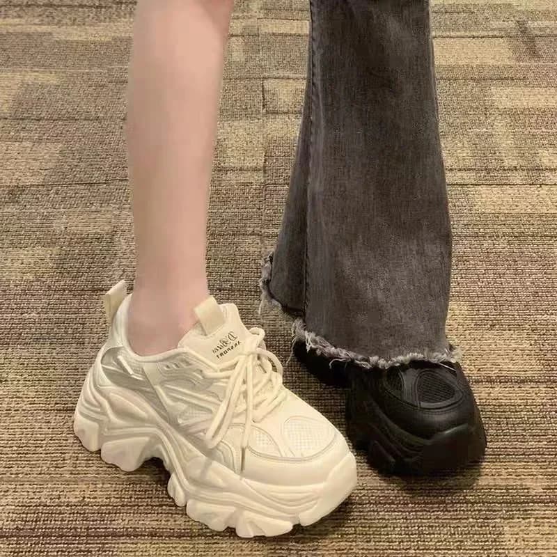 2025 Primavera Nuovo cinturino in pura pelle alla moda Scarpe sportive con suola spessa con scarpe casual con altezza crescente Scarpe da ginnastica con plateau