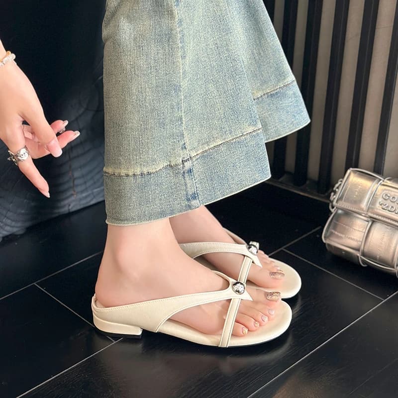 Summer New Casual Slippers Home Beach Wear Comfortable Material Crossbody Sandals Women's