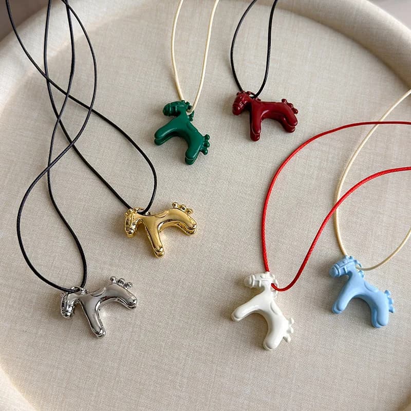 Minimalismo Smalto Gocciolamento Smalto Cavallo colorato Ciondolo Collana lunga Catena maglione regolabile Accessori gioielli semplici Regali