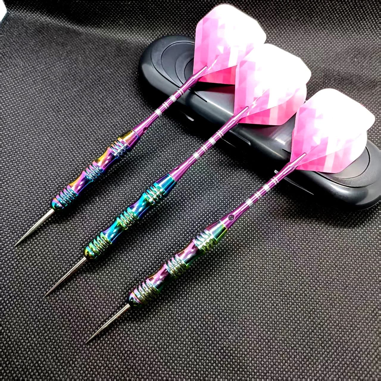 Set di freccette professionali 23G Punta in acciaio metallico Freccette a botte arcobaleno con protezione per albero in nylon Set di freccette per principianti Giocatore di freccette