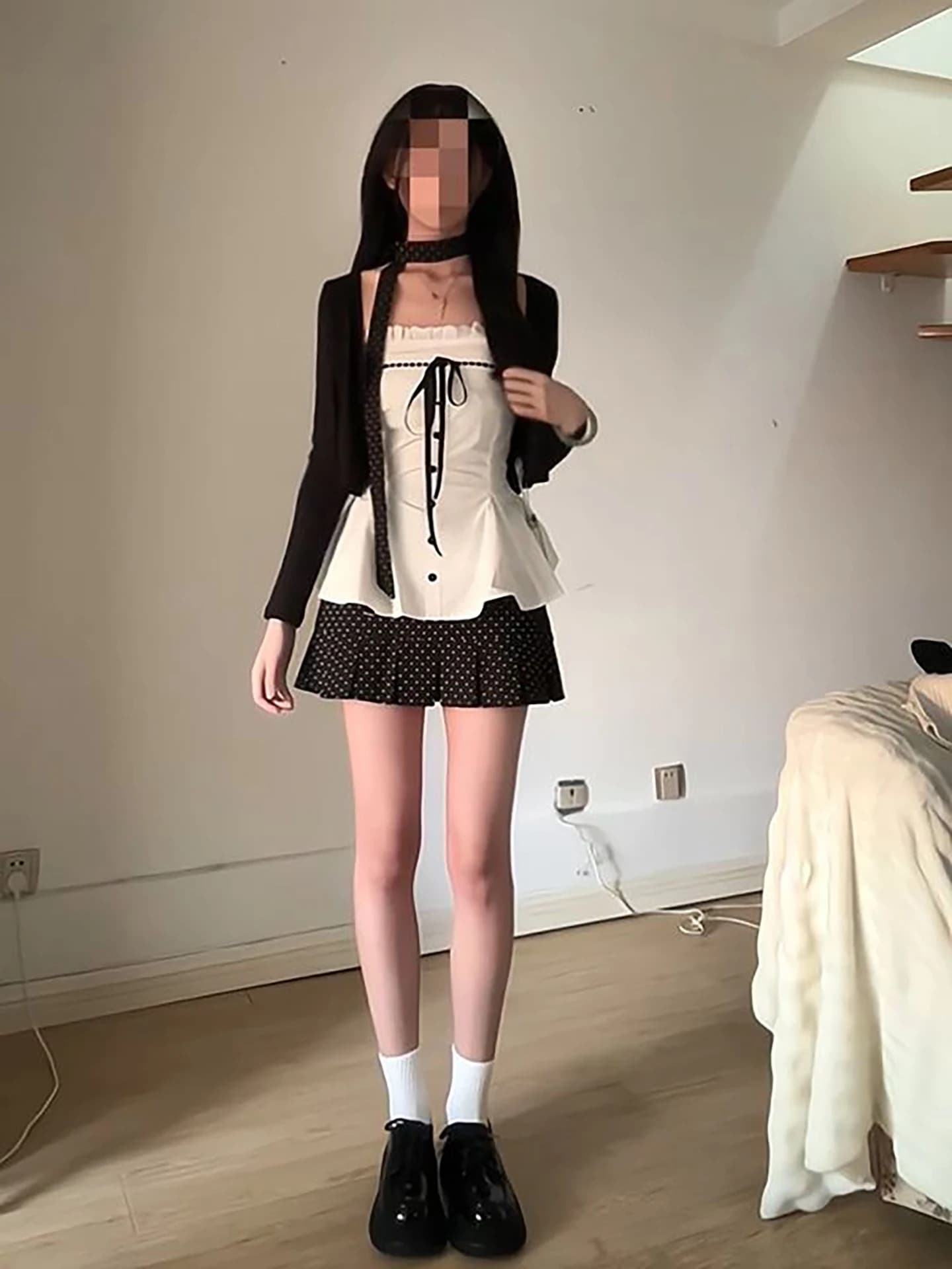 Set Tre Pezzi Stile Coreano: Cardigan Aperto Lavorato a Maglia, Top a Tubo e Gonna Corta a Pois, Abito Midi alla Moda con Atmosfera Collegiale