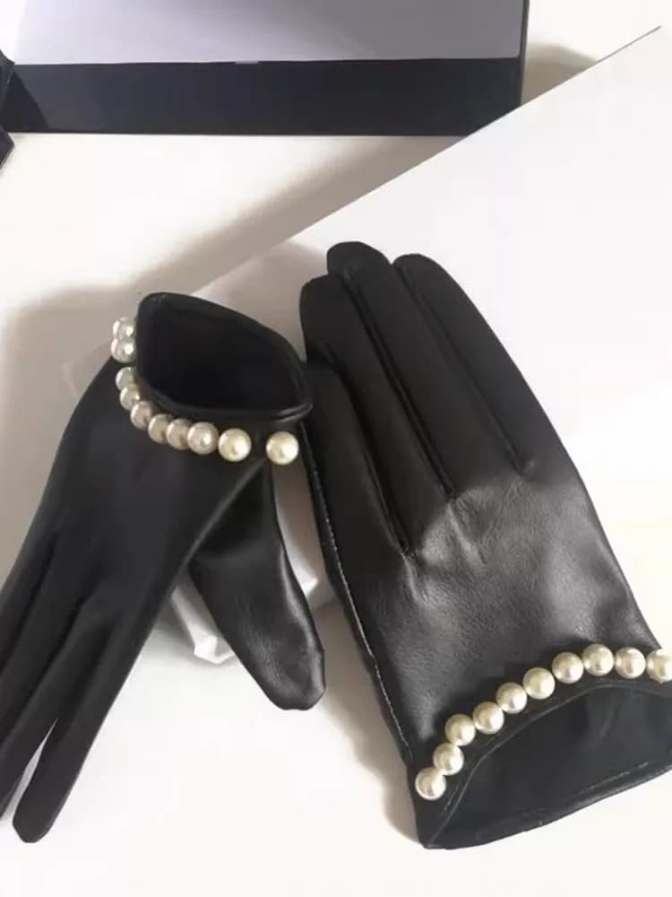 Guanti da donna in vera pelle di pecora con perle da polso, lunghezza corta, guanti antivento da moto, eleganti accessori per feste da donna