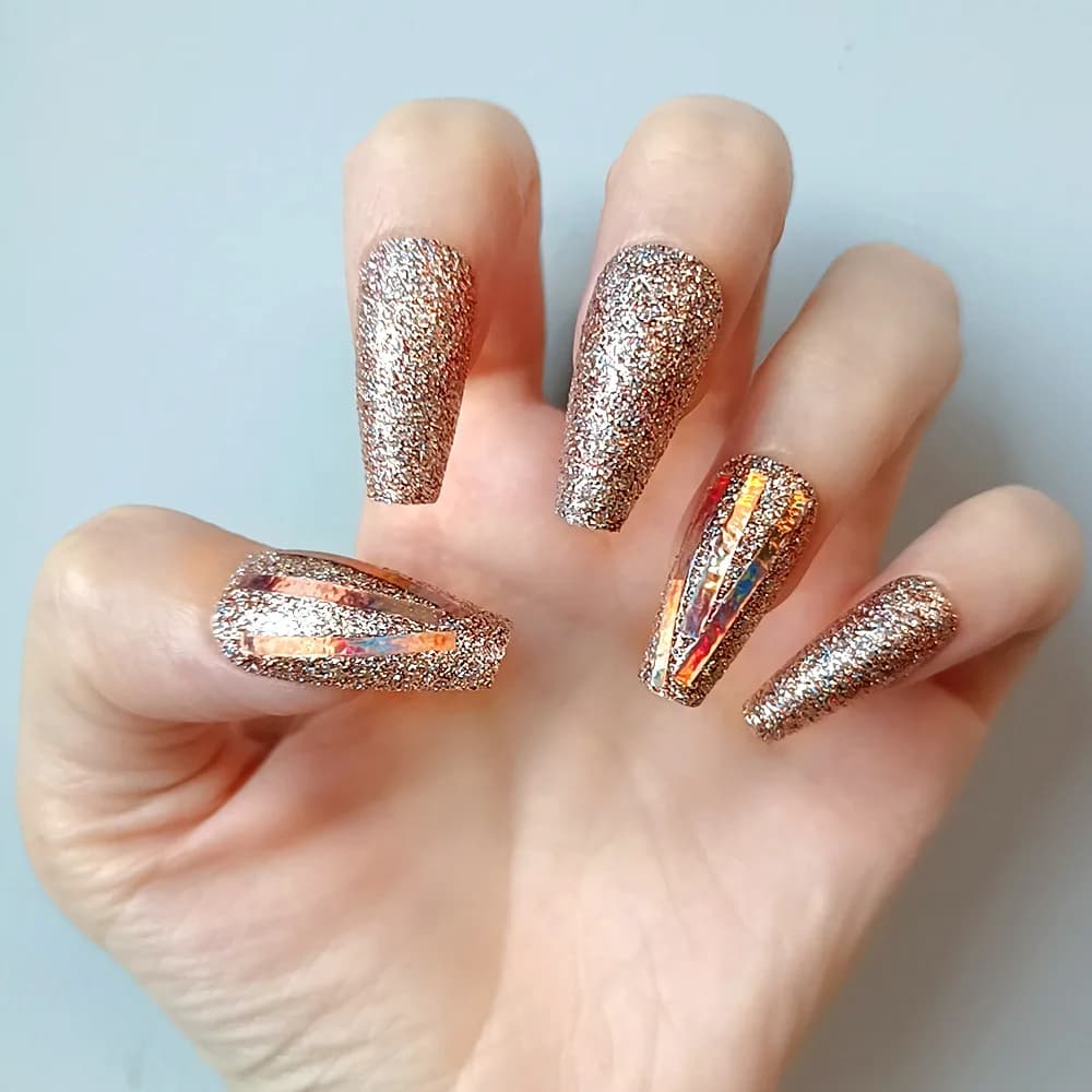Nuove Unghie Lunghe Minimaliste Iridescenti Glitterate 2026 - Nail Art Dolce e Cool per Feste
