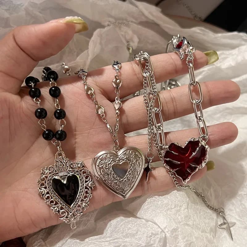 Forever Love Ciondolo a forma di cuore Collana da donna Cuore in metallo Perline in resina epossidica Fascino con perline Catena a maglie Collana per ragazze Gioielli