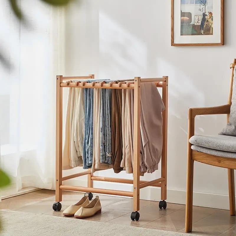 Appendiabiti da terra grande in legno di olmo con clip per pantaloni, organizer salvaspazio