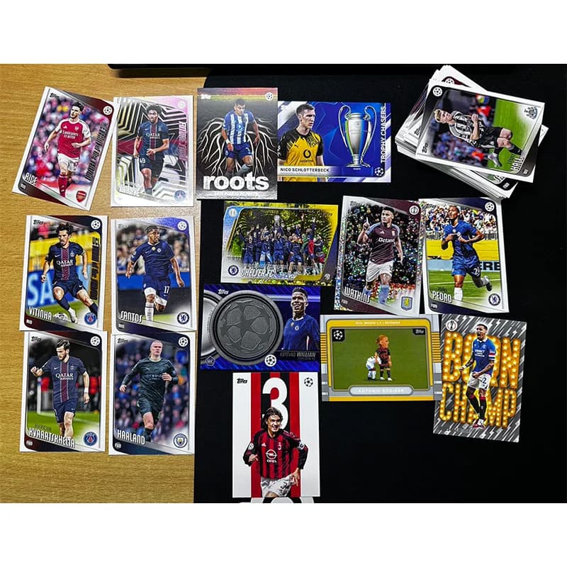 2025-26 Topps UEFA UCC Soccer Cards Value Box Hanger Box Carte da Collezione di Calcio Sigillate